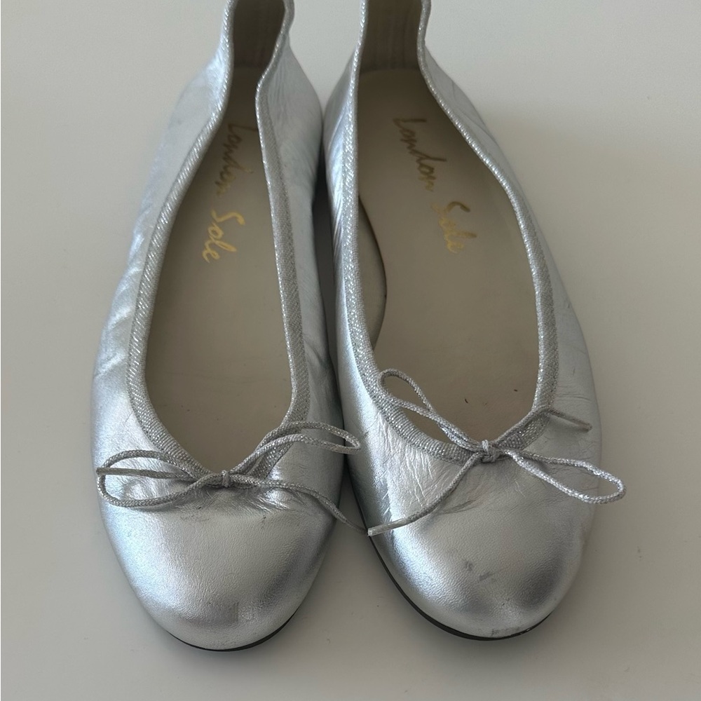London Sole Comfortable Chic Versatile Silver Col… - image 1